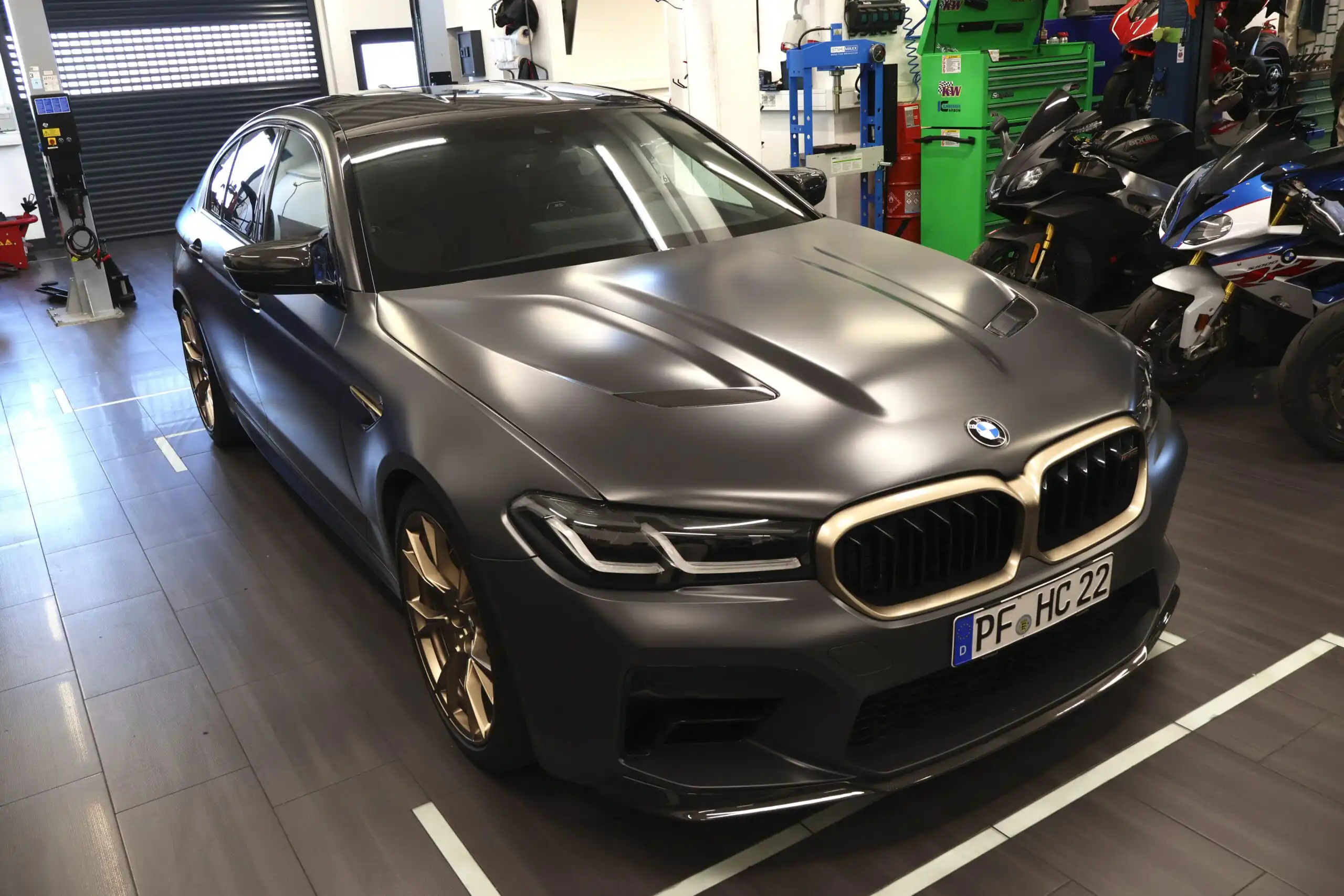 BMW nach Fahrzeug-Tuning bei Hiller CarTech