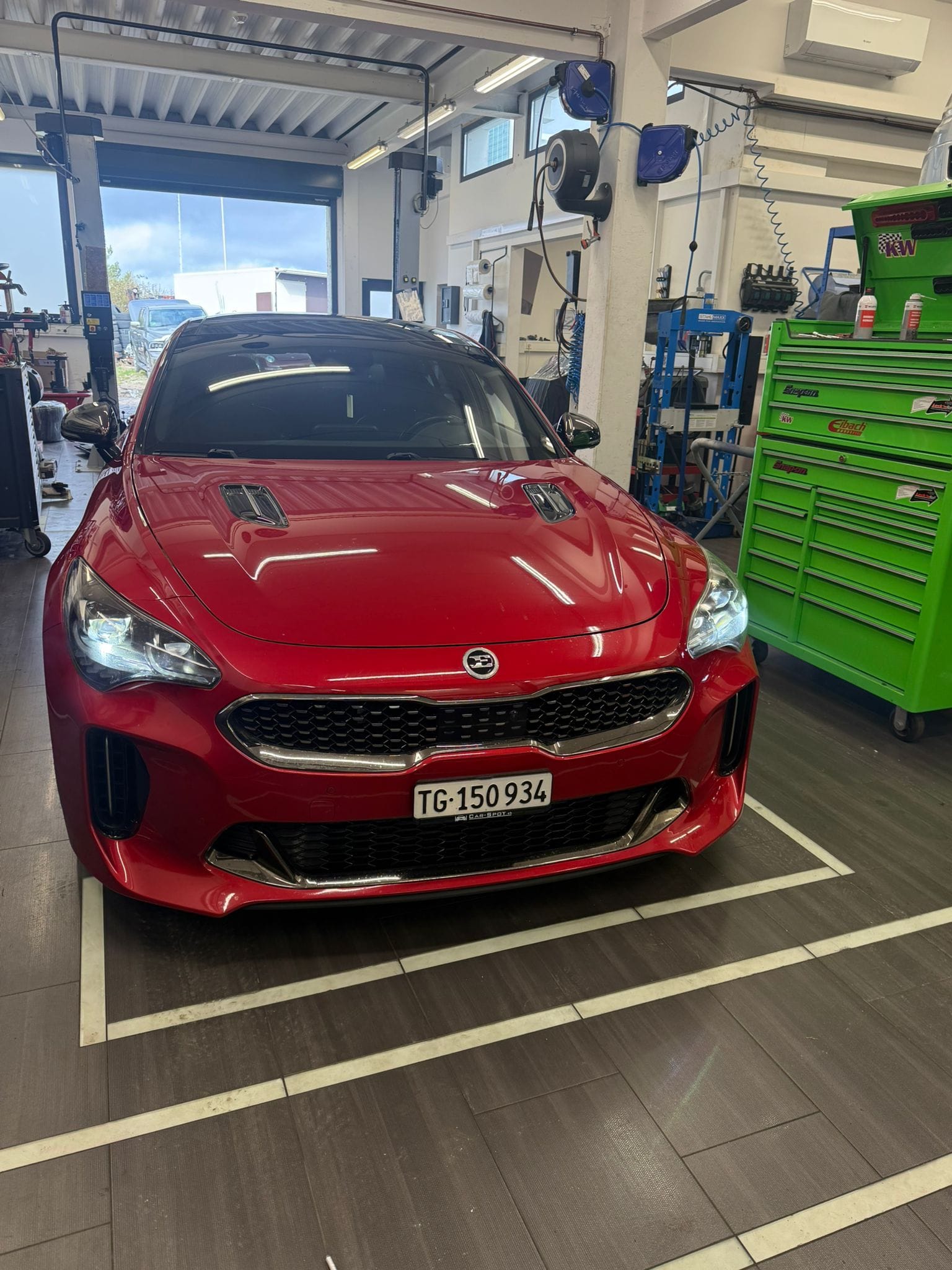 Kia Stinger vor der Optimierung in der Kfz-Werkstatt von Hiller CarTech
