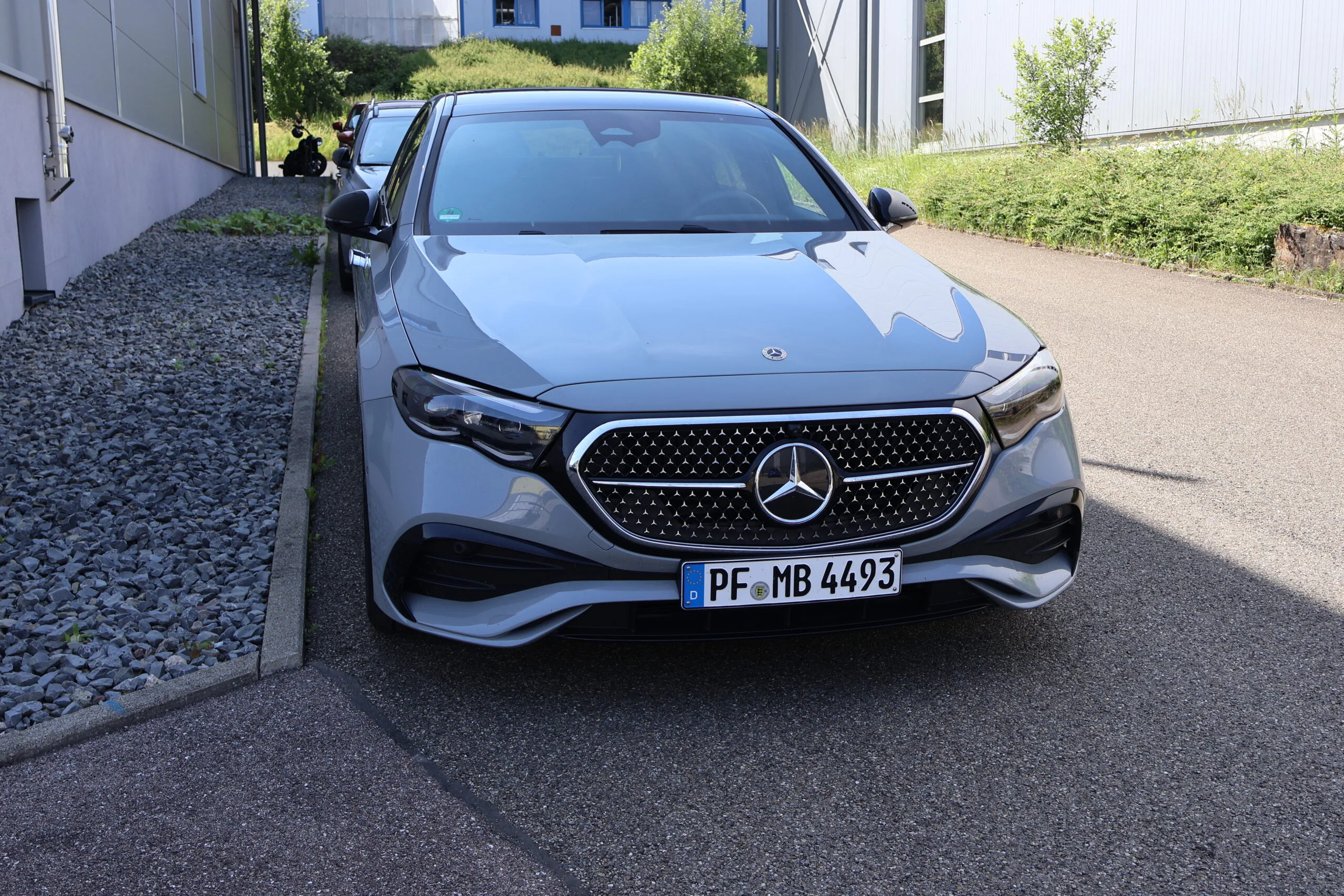 Gewarteter Mercedes nach Service in der Kfz-Werkstatt